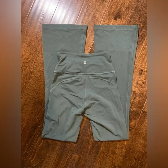 Lululemon Groove Super-High-Rise Flared Pant Nulu Womens 4 Dark Forest - Picture 1 of 6
